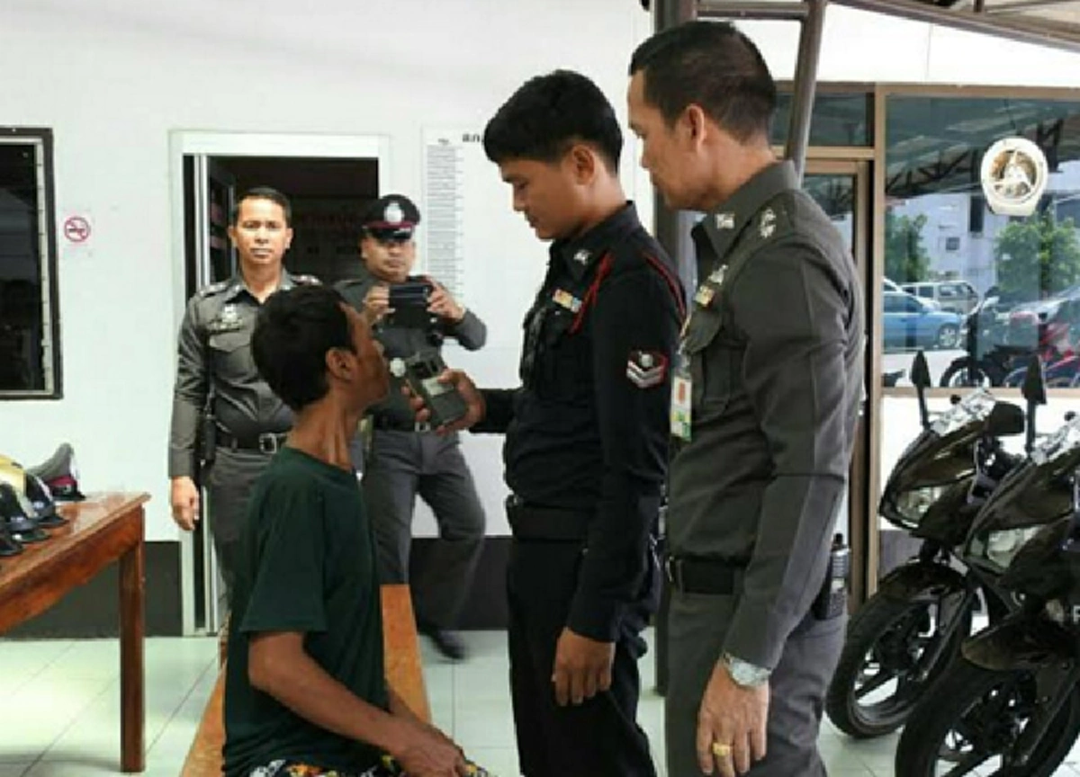             หนุ่มสุรินทร์เมาปลิ้น ฉีกบัตรลงประชามติ ฟังเหตุผลแล้วทึ่ง นึกว่าอยู่บนดาวจระเข้...?