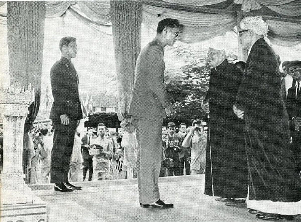 ชมเรื่องราวสุดประทับใจ "สมเด็จพระบรมฯกับพระราชบิดา" ลงพื้นที่เยี่ยมเยือนราษฎร เมื่อ 40 ปีก่อน !! (ภาพ+รายละเอียด) 