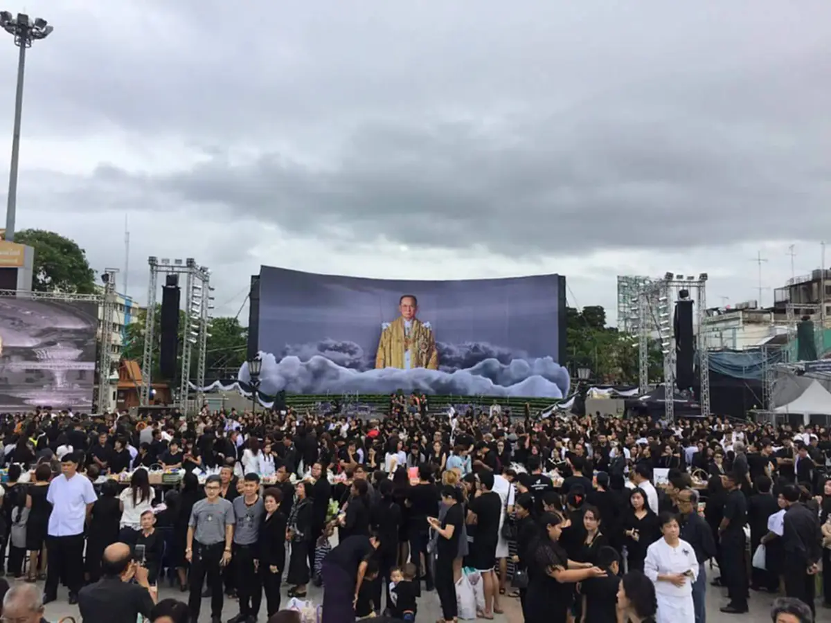 ทั่วโลกต้องประจักษ์ อีกครั้ง !!! "โคราช" รวมพลัง  ร้องเพลง สรรเสริญพระบารมีถวายความอาลัย "ในหลวงรัชกาลที่ 9" ...เช็คจุดรวมพลด่วน  