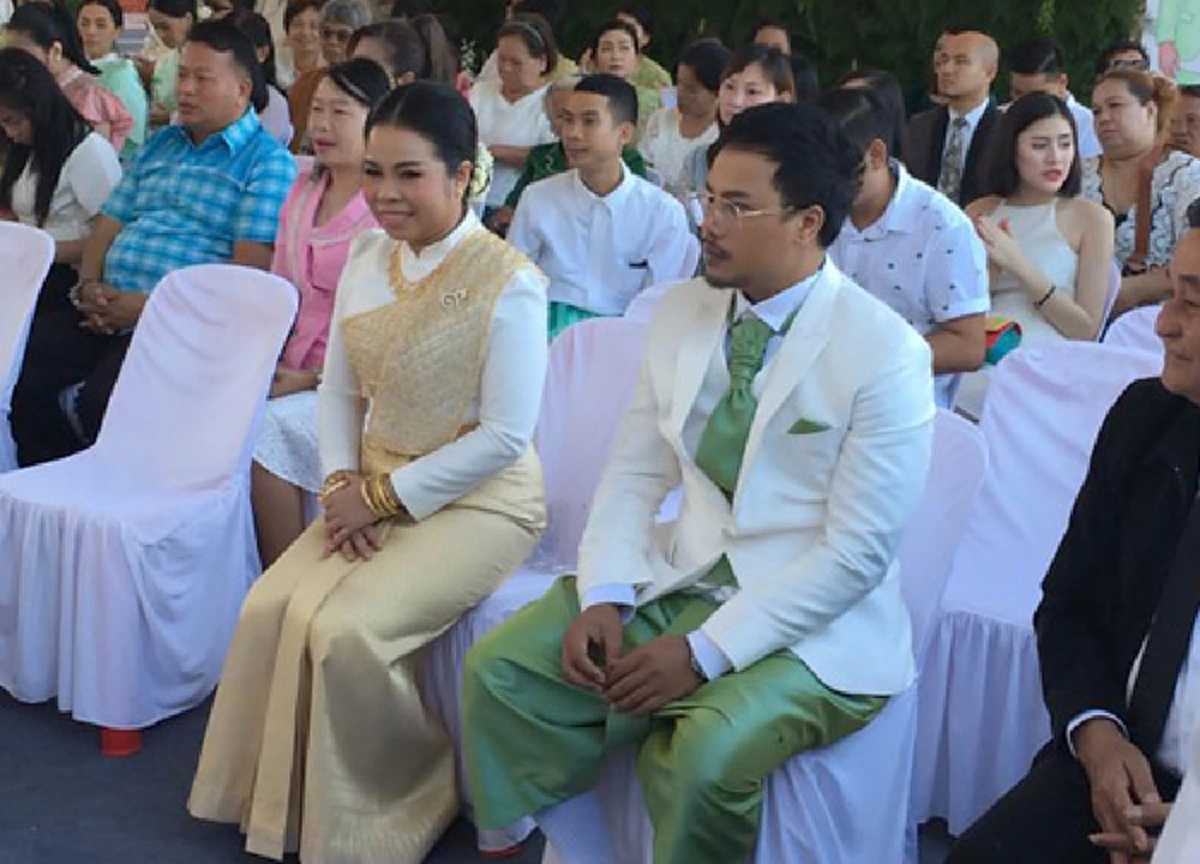 ขำน้ำตาไหล !!! แก๊ง"สามช่า" หม่ำ-โหน่ง-เท่ง ส่งคลิปอวยพรคู่บ่าวสาว "ตุ๊กกี้- บูบู้" ทั้งซึ้งทั้งฮาปนกันไป !?! (คลิป)