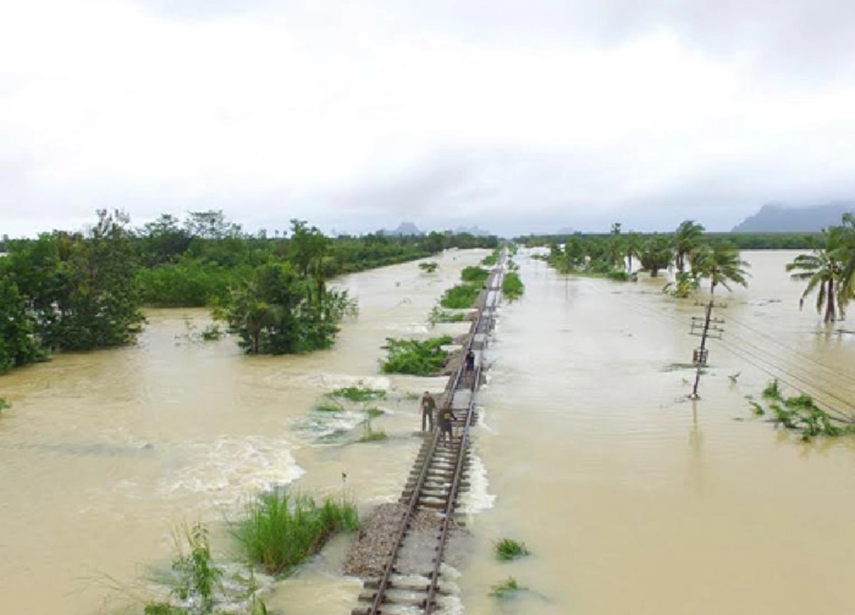 เข้าขั้นวิกฤต!!!ฝนตกไม่หยุด10 อำเภอนครศรีฯจมมิด เตือนซ้ำมหันตภัยน้ำท่วมบางจุดหนักสุดในรอบ 100 ปี   (รายละเอียดสถานการณ์น้ำท่วมใต้)