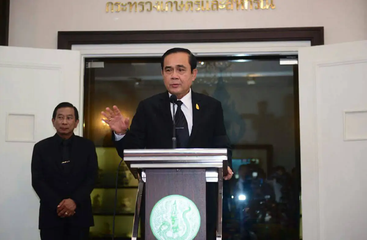 ใครปล่อยเกียร์ว่างโดนแน่!!! ประยุทธ์ บุกกระทรวงเกษตร ขณะเจ้ากระทรวงรู้ล่วงหน้าแค่ 10 นาที! ก็เลยสั่งข้าราชการซื้อข้าวมันไก่-ก๋วยจั๊บเลี้ยง