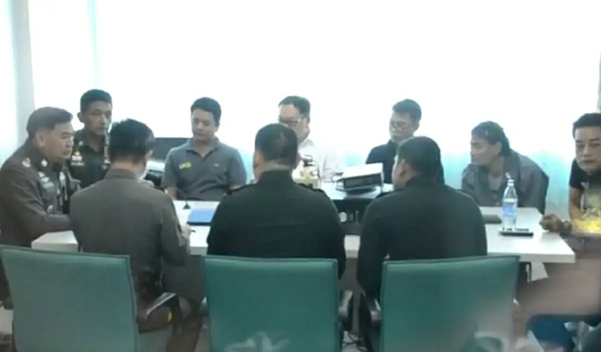 เสียชื่อทหารหมด!!ทหารพระธรรมนูญนำแก๊งค์ทหาร อ้างเป็นปปส.อุ้มผู้ใหญ่บ้านพร้อมสามีรีดเงิน 2 แสน 