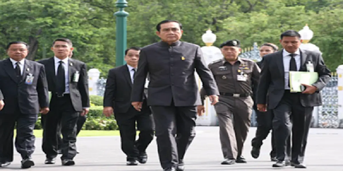 สยบลือ!!! พล.อ.ประวิตรสั่งฟันBBCไทย ยันจับไผ่ ดาวดิน ตามกม. ชี้บิ๊กต๊อก-วิษณุ-ดาว์พงษ์ ทิ้งเก้าอี้รมต.ไปนั่งองคมนตรี แค่ข่าวลือโซเชียล??