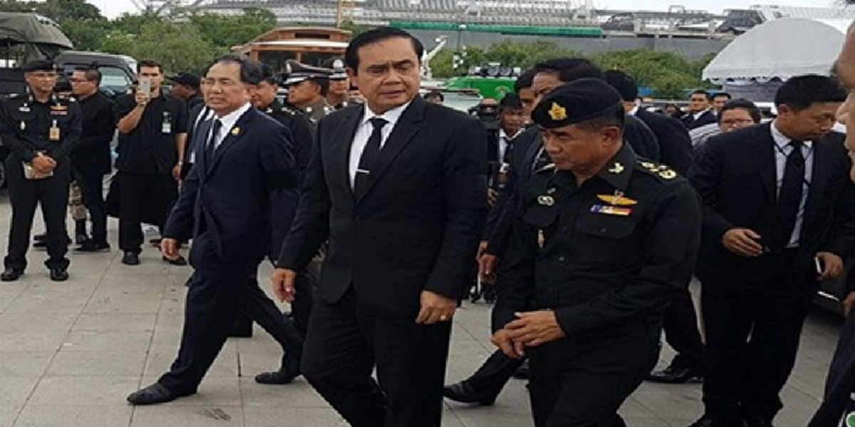 โปรดเกล้าฯเครื่องราชอิสริยาภรณ์อันเป็นที่เชิดชูยิ่งช้างเผือก มหาปรมาภรณ์ช้างเผือก กรณีพิเศษ ผบ.ทบ. เป็นบำเหน็จความดีปฏิบัติหน้าที่