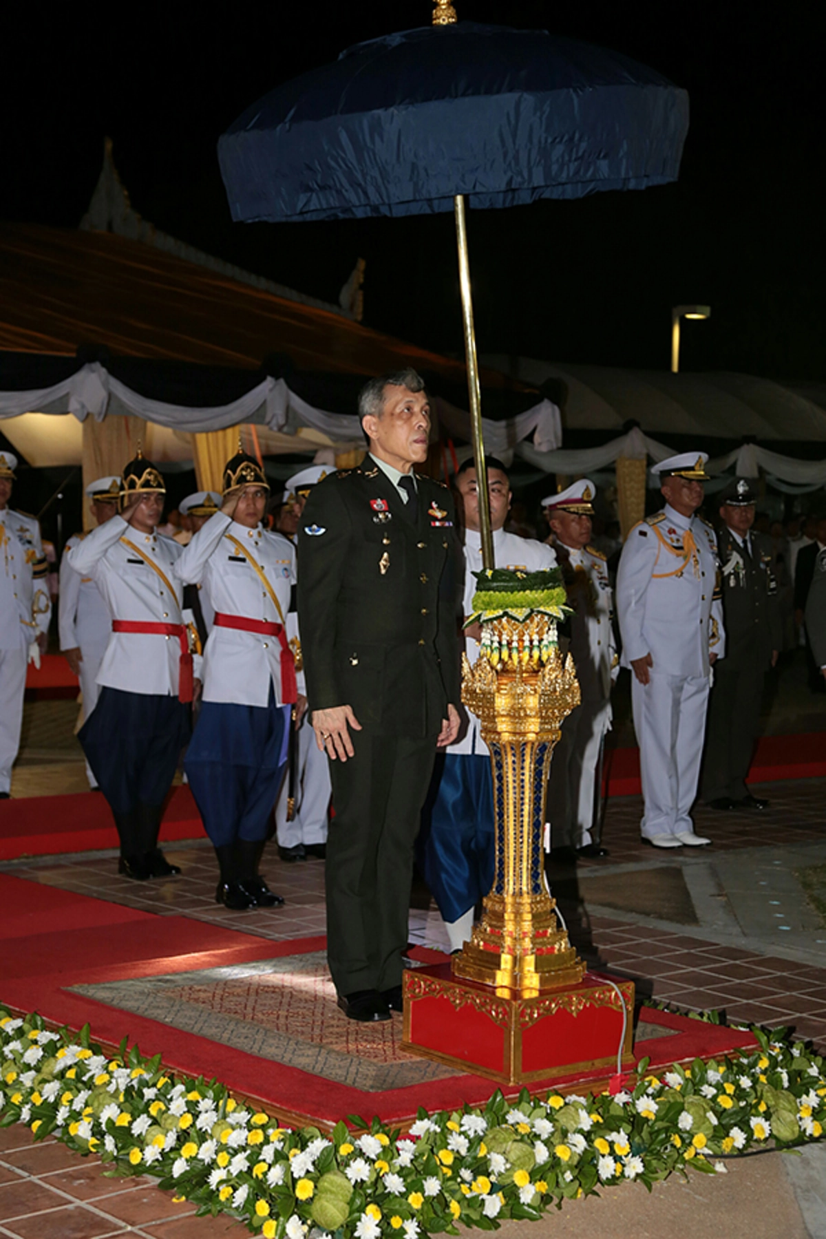 ทวยราษฎร์สุดปีติ..ทรงพระเจริญกึกก้อง!!ชาวกระบี่เฝ้าชมพระบารมี สมเด็จพระเจ้าอยู่หัวร. ๑๐ เสด็จฯแทนพระองค์  ในหลวง ร.๙ ทรงเปิดอาคารศาลากลางจังหวัดหลังใหม่ (ชมภาพ)