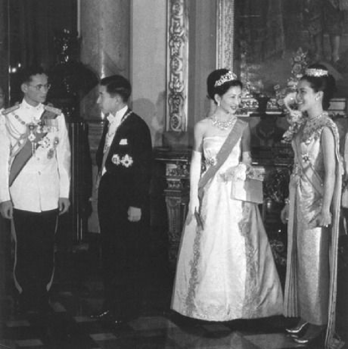 ซาบซึ้งที่สุด!!!สมเด็จพระจักรพรรดิ สมเด็จพระจักรพรรดินีแห่งญี่ปุ่น เตรียมเสด็จเคารพพระบรมศพ"ในหลวงร. ๙ "หลังเคยถวายอาลัยถือเสมือนพี่ชายแสนดี