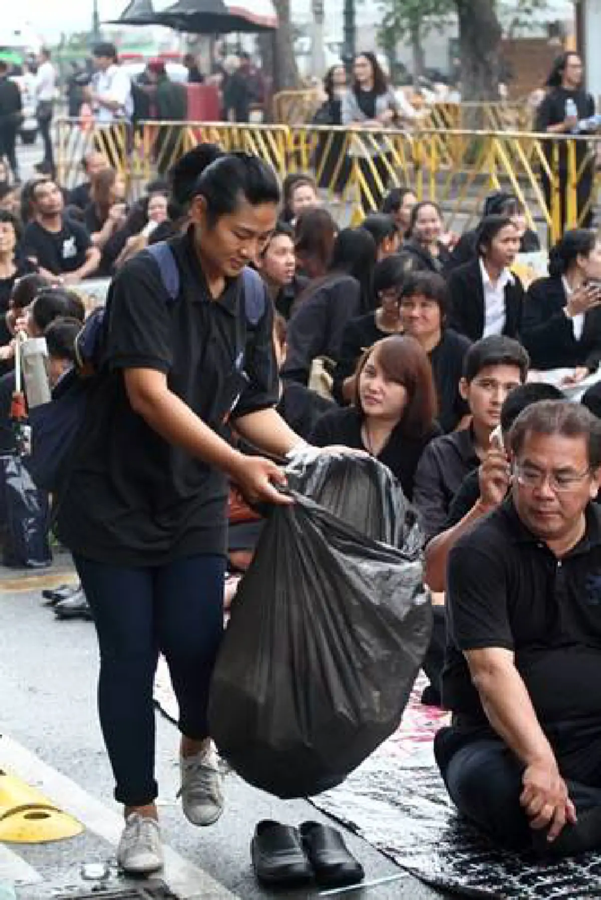 คุณรู้สึก..เราคนไทยรู้สึกเหมือนกัน !!! ก.วัฒนธรรมตามหา 11  ตัวแทนคนไทยจาก 9 ภาพความจงรักภักดี  " ในหลวง  รัชกาลที่ 9 " 