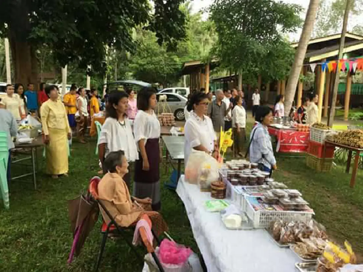 เปิดแล้ว วันแรก!! "ตลาดริมน้ำวัดคูขุด" แหล่งท่องเที่ยวใหม่ชุมพร นักท่องเที่ยวคึกคัก!! (ภาพ)