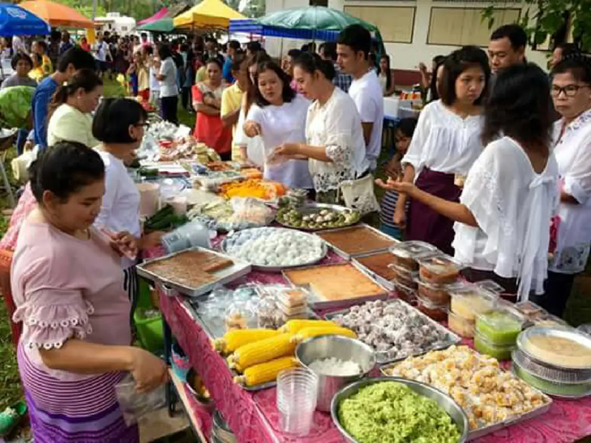 เปิดแล้ว วันแรก!! "ตลาดริมน้ำวัดคูขุด" แหล่งท่องเที่ยวใหม่ชุมพร นักท่องเที่ยวคึกคัก!! (ภาพ)