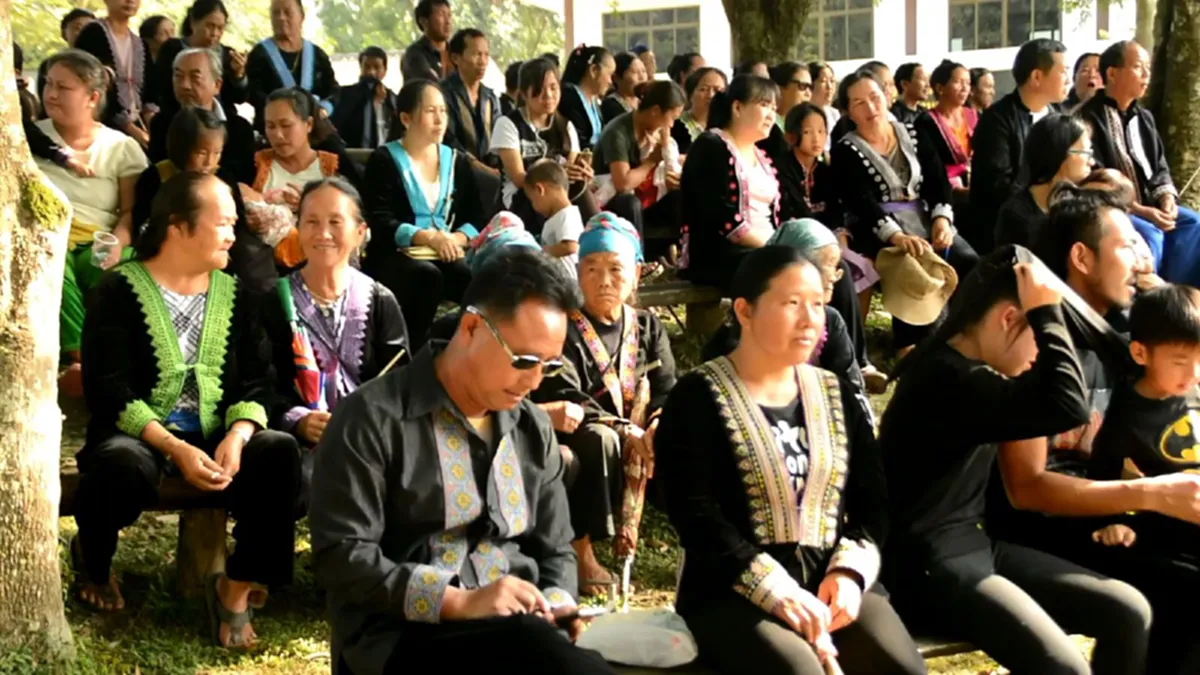 เศร้า สุดหัวใจ!! ชาวไทยภูเขา 3 จังหวัด ร่วมประกอบพิธีกรรม ถวายอาลัยส่งดวงพระวิญญาณ เสด็จฯ สู่สวรรคาลัย..