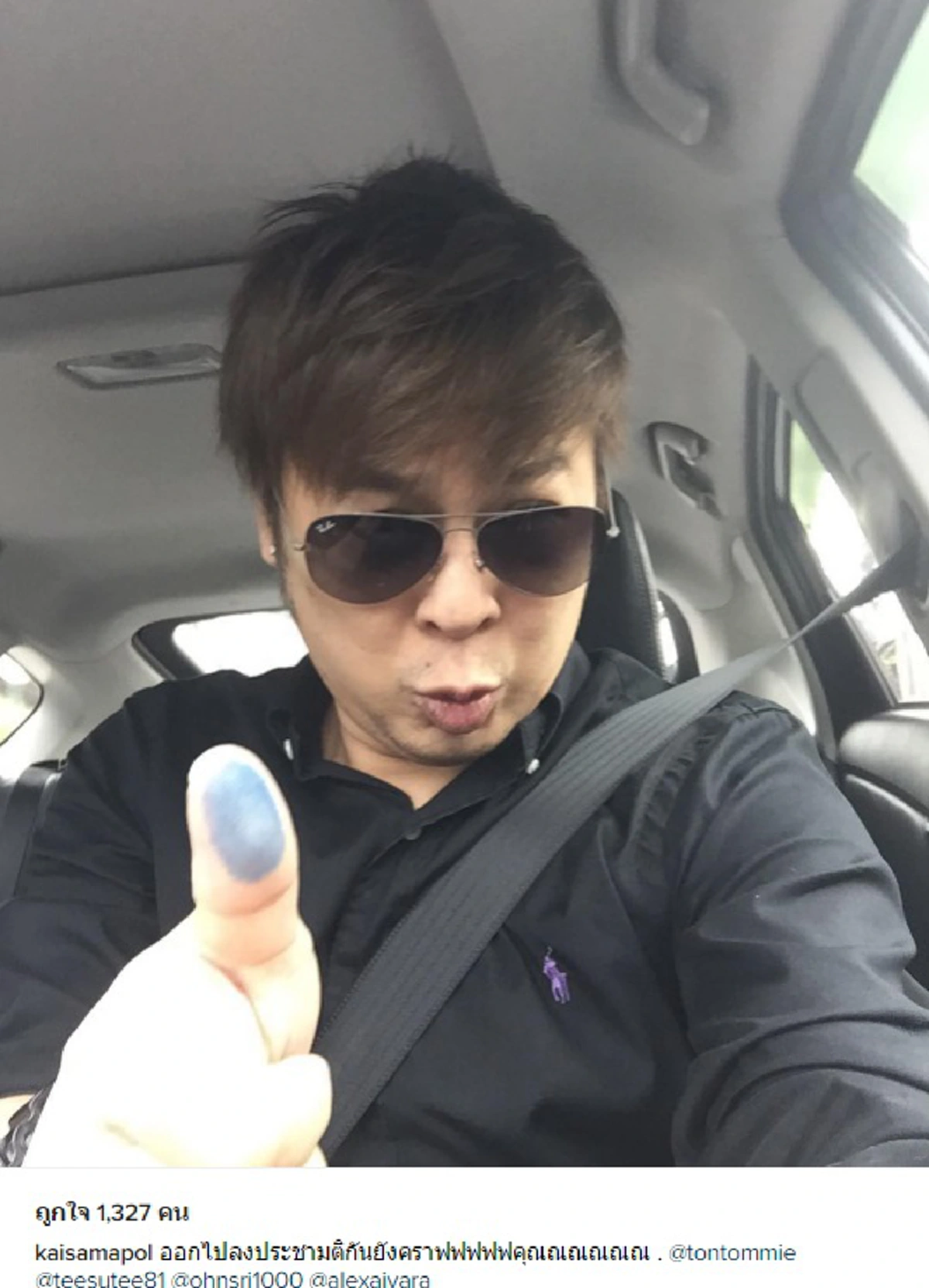ฮิตติดลมบน...! เทรนใหม่โซเชียล ที่ใครๆก็โชว์ นิ้วโป้ง จนกระแสประชามติติดอันดับ 1 เมืองไทย (ชมภาพ)