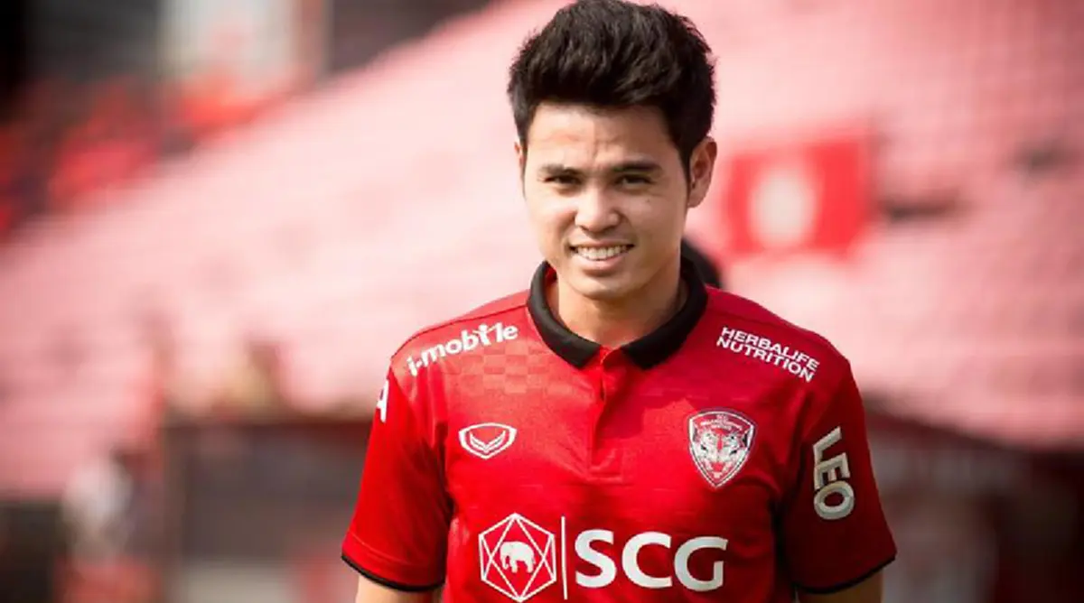 อ้าปากค้าง!! เมื่อเห็นเงินเดือนของ "นักฟุตบอลไทย" พูดได้คำเดียวว่า โอโห้ นี่เศรษฐีชัดๆ 