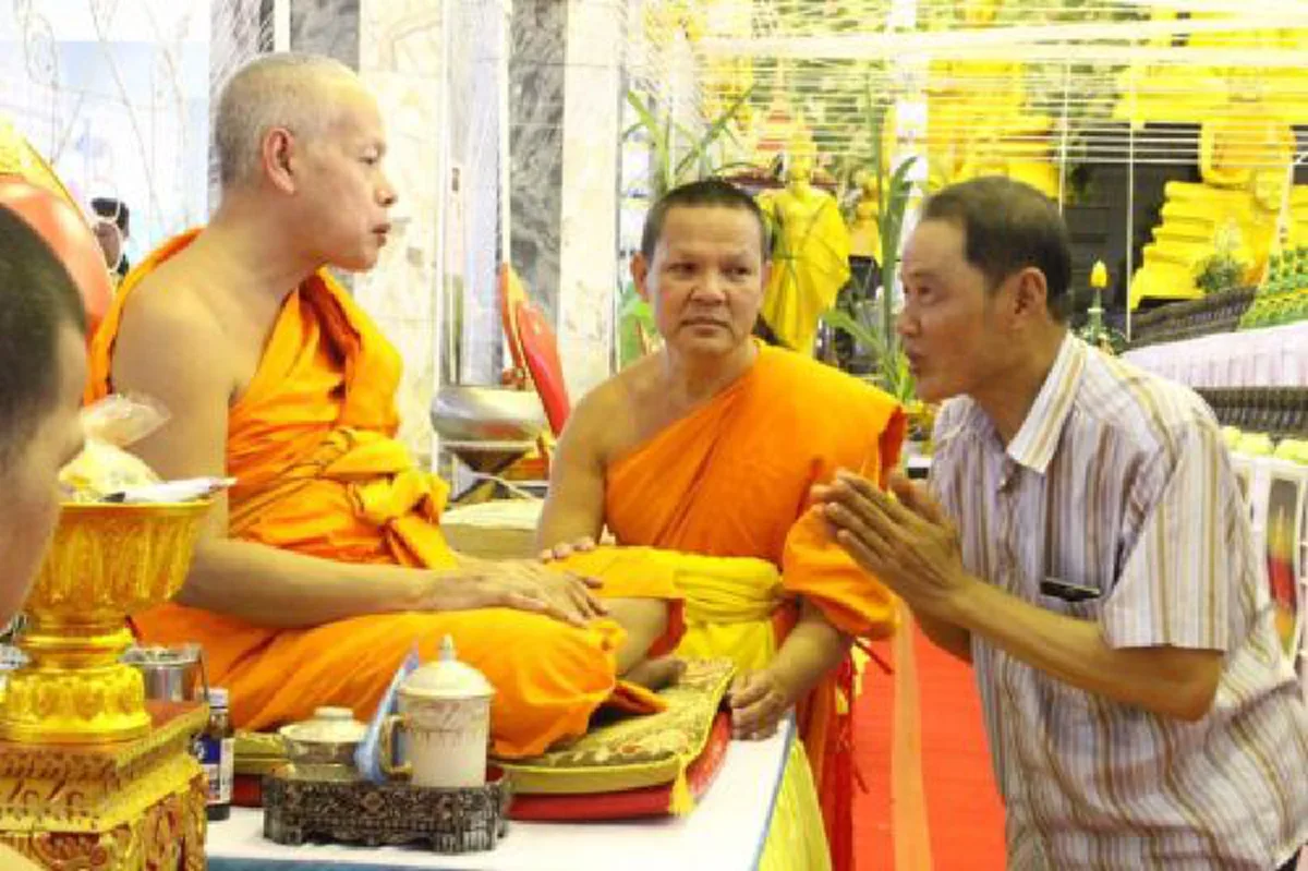 วัดแสงธรรมบุรารามนิมนต์ 12 ยอดเกจิ ร่วมพิธีพุทธาภิเษกหลวงปู่ทวด!! คาราวานรถนับร้อยร่วมทำบุญแม่ย่านาง...ให้เดินทางปลอดภัย-เจรจาราบรื่น!!