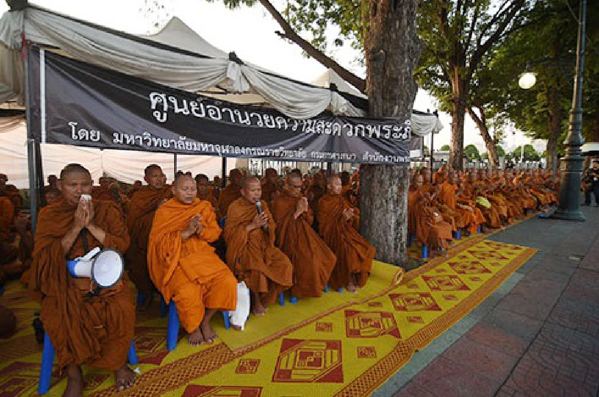 อนุโมทนา กราบสาธุๆๆ!!! พระสงฆ์ 500 รูปเดินเท้าจากนครศรีฯสู่กรุงเทพ เข้าปลงธรรมสังเวชเจริญจิตภาวนา ถวายพระราชกุศลอุทิศแด่ "ในหลวง ร.9 "