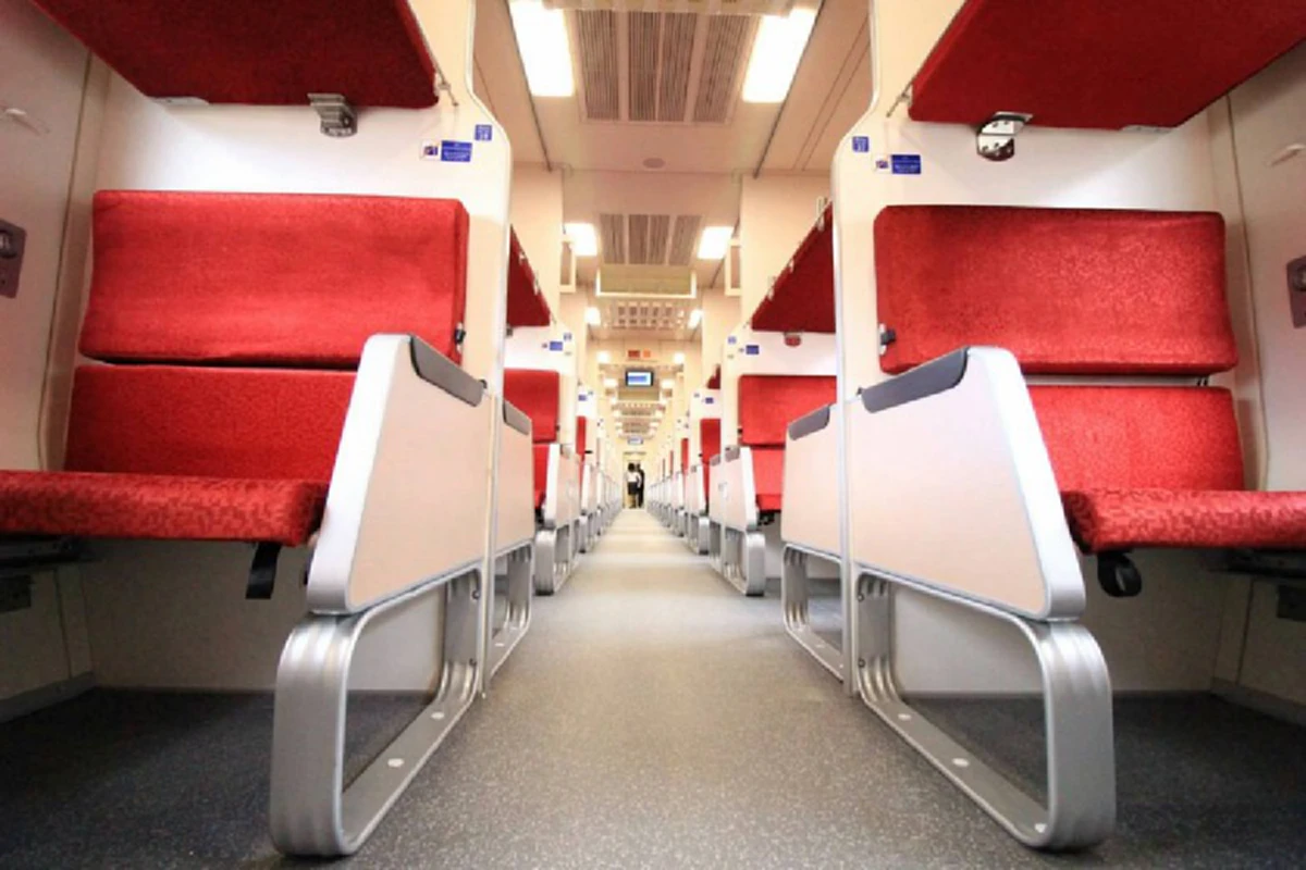 ไฉไลกว่าเดิม!..."รถไฟเฟิร์สคลาส" สถานีชุมทางศรีราชา เรียบ หรู สะดวก สบาย ปลอดภัย ตอบโจทย์คนไทยล่ะคราวนี้! (ชมภาพ)
