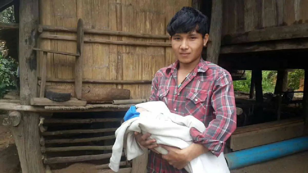 สุดหดหู่!! แม่ตาย หลังหมอตำแยทำคลอด ทิ้งลูกน้อยวัย 13 วัน เผชิญชะตากรรม วอนสังคมช่วยเหลือ!!