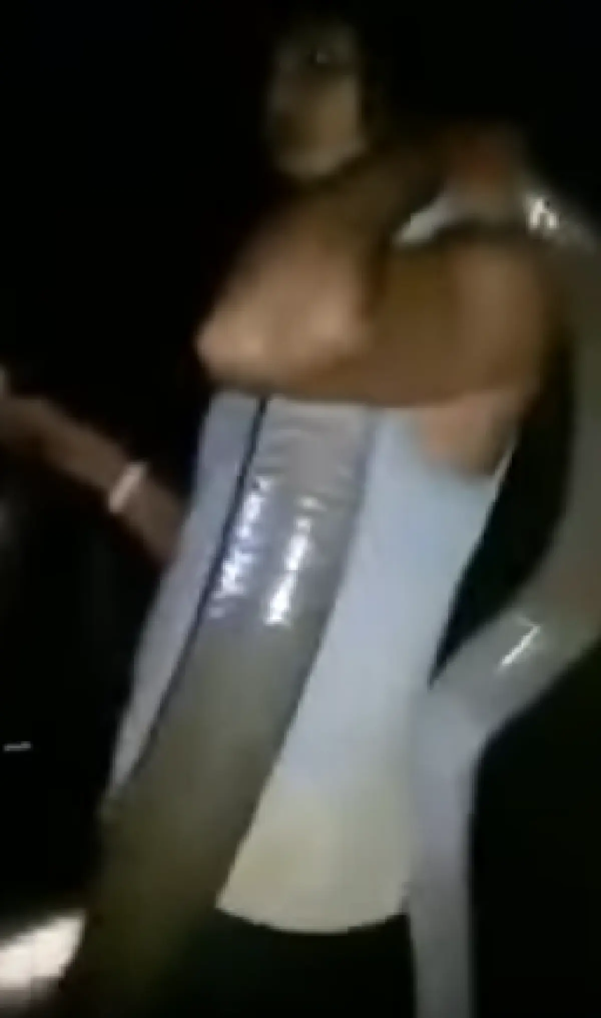 มัน..ใหญ่..มากส์ !!! หนุ่มนครศรีฯ โชว์จับงูจงอางยักษ์ ด้วยมือเปล่า ตัดสินใจปล่อยคืนสู่ป่า เพราะเชื่อเป็นงูเทวดา !?!  ( คลิป)