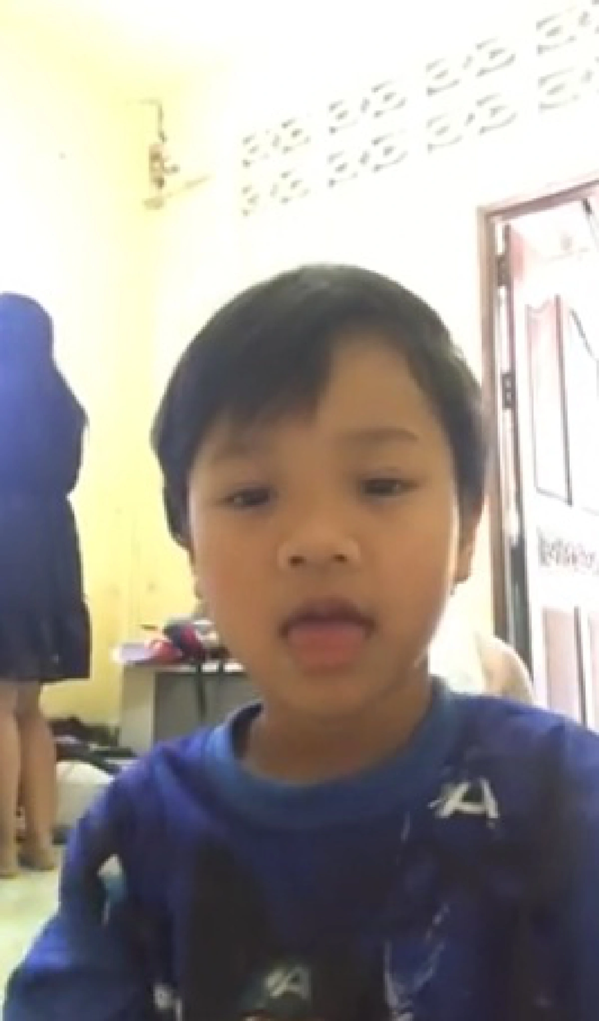 รู้แล้วอึ้ง! เด็กน้อยกับคลิปสุดฮอต#แม่ใหม่โคตรใจดี เคยออกรายการทีวีมีโรคประจำตัวเป็นธาลัสซีเมียพ่อเล่าอาการน่าสงสารสุดๆ!?(คลิป)