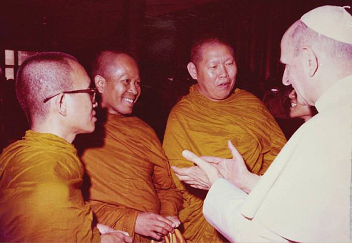 ภาพเก่า...เล่าความหลัง!! เมื่อครั้ง "สามสมเด็จ" ยังเป็นพระหนุ่ม... รอนแรมไปปฏิบัติภารกิจ... ใช้ชีวิตกินนอนด้วยกันในอเมริกา!!