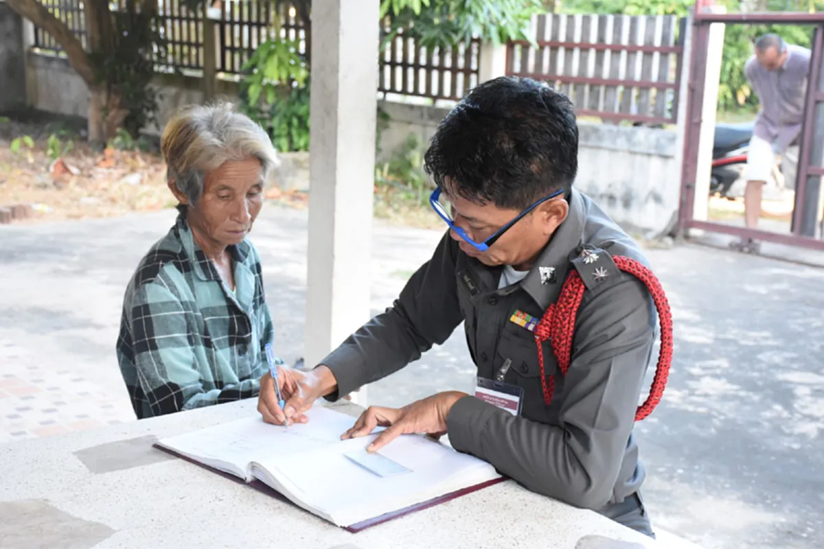 ใจร้าย!!!คุณยายวัย 95 ปีทุกข์ซ้ำน้ำตานองหน้าหลังถูกโจรขโมยข้าวเปลือกที่เก็บไว้กินจนเกือบหมด!!เล่าไปน้ำตาไหลไป