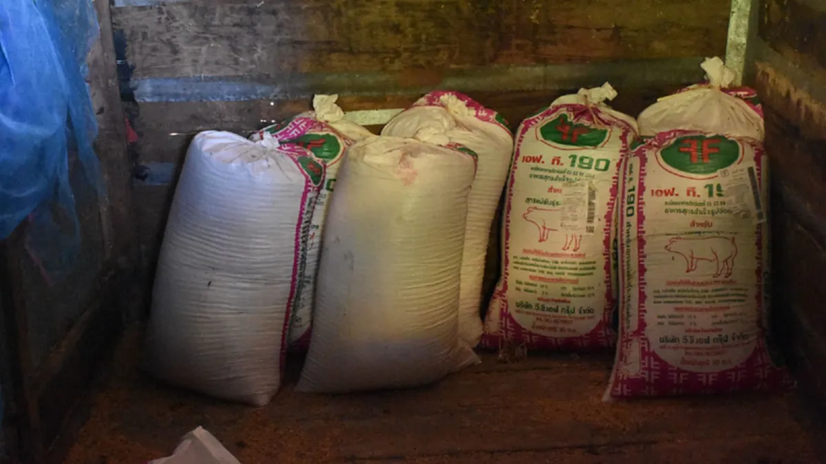 ใจร้าย!!!คุณยายวัย 95 ปีทุกข์ซ้ำน้ำตานองหน้าหลังถูกโจรขโมยข้าวเปลือกที่เก็บไว้กินจนเกือบหมด!!เล่าไปน้ำตาไหลไป