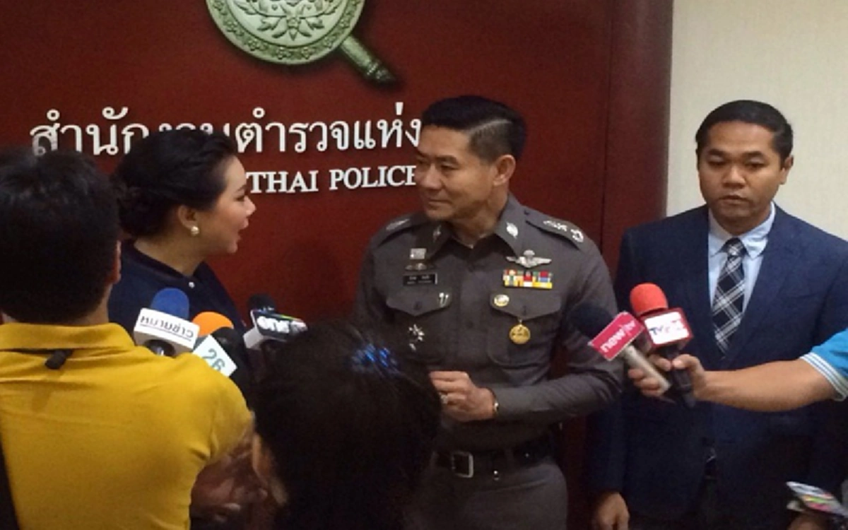 "บุ๋ม ปนัดดา" พาผู้เสียหายคดีโจ๋เมืองลุงฆ่าฝังดิน-ข่มขืนโยนเหว ร้อง ผบ.ตร. หลัง 2 เดือนคดีไม่คืบ