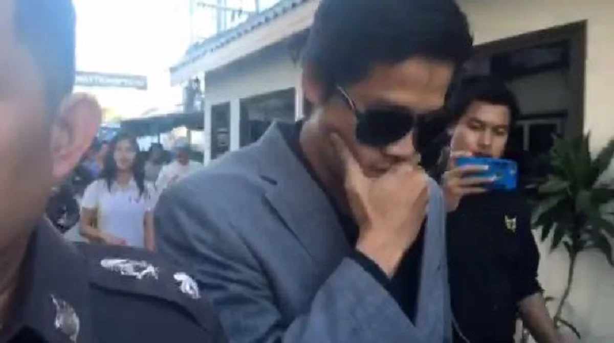 ด่วนที่สุด!!! "ประพจน์" แกนนำกลุ่มอัลตร้า จุดพลุแฟลร์ เข้ามอบตัวแล้ว! ตำรวจเร่งสอบจ่อหมายจับเพิ่ม!!!