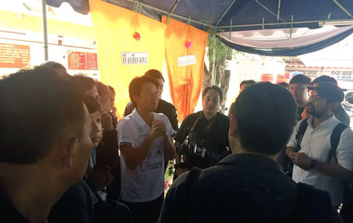 ด่วน !!! "เพื่อนปอ" ช่วยกั้นม่าน "งานศพ"  หลังโดนสื่อรุมหนักเกินไป  เเต่ช่อง 3 เก็บภาพเจ้าเดียว