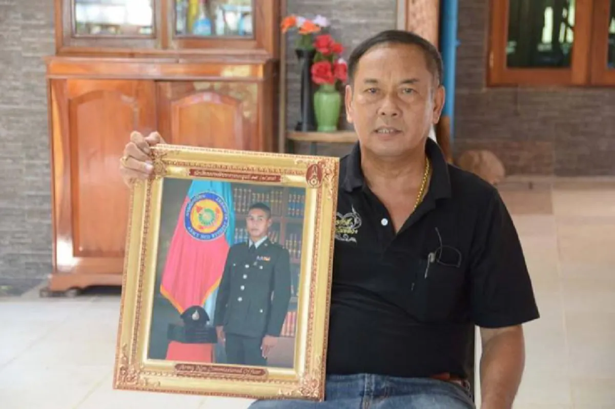 คุณพ่อมาแล้ว!!! บิดาทหารนายสิบเหยื่อครูฝึกโหด ออกโรงสุดเดือด โวยลั่น "ลูกผมเป็นคนนะครับ"