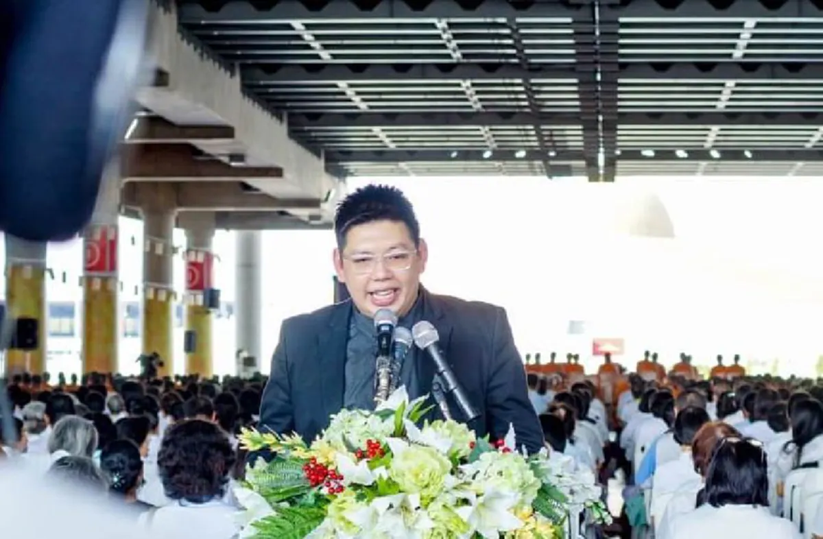 ขยับตัวแล้ว..เพจดังทำสะดุ้ง !!  โพสต์ "ธรรมกายขี้ตกใจ" ย้อนภาพ "ณัฐวุฒิ ใสยเกื้อ" ปราศรัยผ่านเวทีแดงแยกราชประสงค์ปี 53 ???