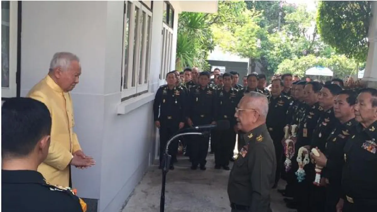 พระมหากรุณาธิคุณของสมเด็จพระเจ้าอยู่หัว  ตรัสถึงพล.อ.เปรมว่า  "ป๋า"  เสมือนการเชิดชูเกียรติที่มีคุณค่ายิ่งแก่ "อดีตผบ.ทหารม้า" และกองทัพไทย