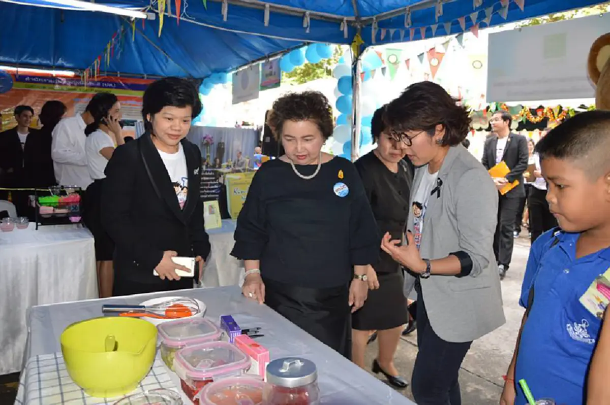 วันเด็กที่กระทรวงวิทย์!! สวทน.ยกสถานี "เจลลี่พระราชทาน ของขวัญของพ่อ" ให้น้องๆได้ฝึกทำ