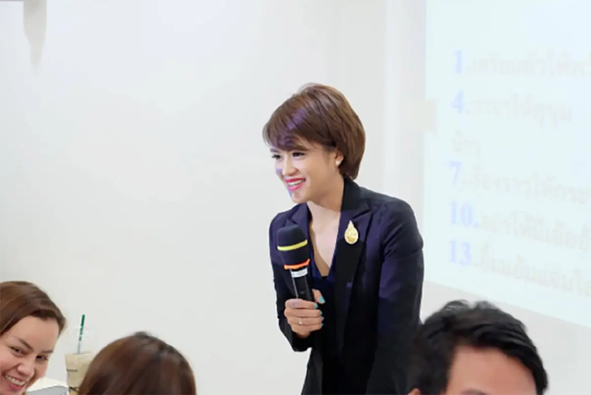 กว่าจะมีวันนี้ของผู้หญิงชื่อ "เบส อรพิมพ์" เจ้าของฉายา "นักพูดของพ่อ" ???