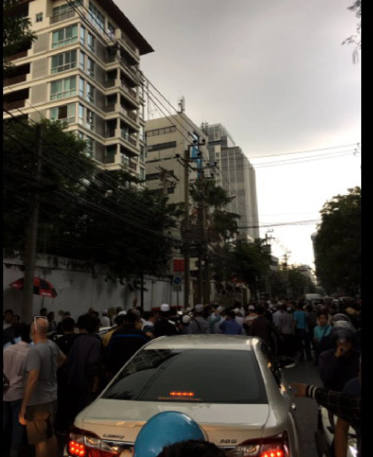 ด่วน!!! เกิดการประท้วง หน้าสถานทูตเมียนมา ถนนสาทรใต้  ไม่จำเป็นโปรดหลีกเลี่ยง (รายละเอียด ภาพ)