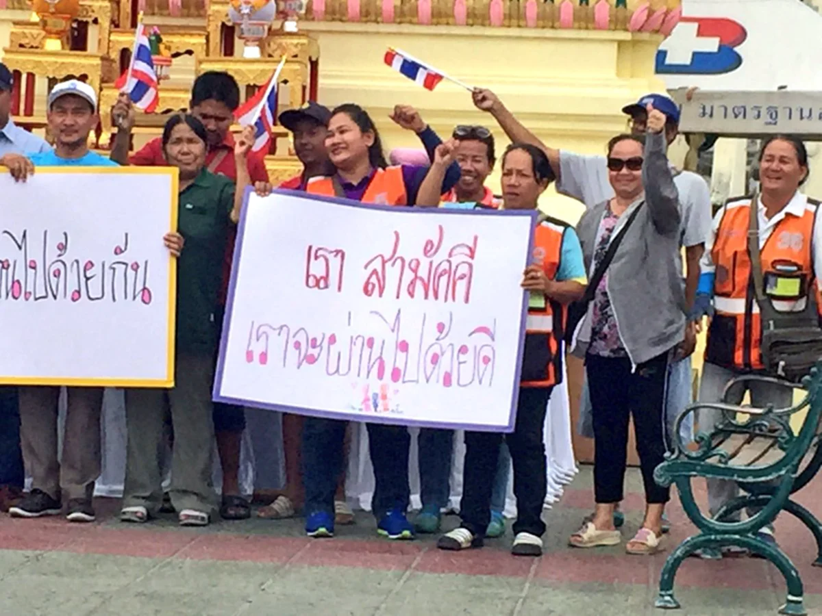 เราไม่ทิ้งกัน!!!...ดูเต็มๆพลังชาวหัวหิน ไม่หวั่น สู้ระเบิดพวกสารเลว (ชมภาพ)