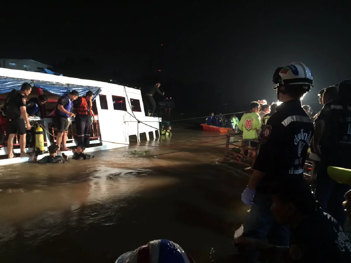 ยิ่งดู ยิ่งเศร้า!! คลิปสุดสะเทือนใจ!! โศกนาฏกรรมเรือล่มสังเวย12 ชีวิต กลางเจ้าพระยา (มีคลิป)