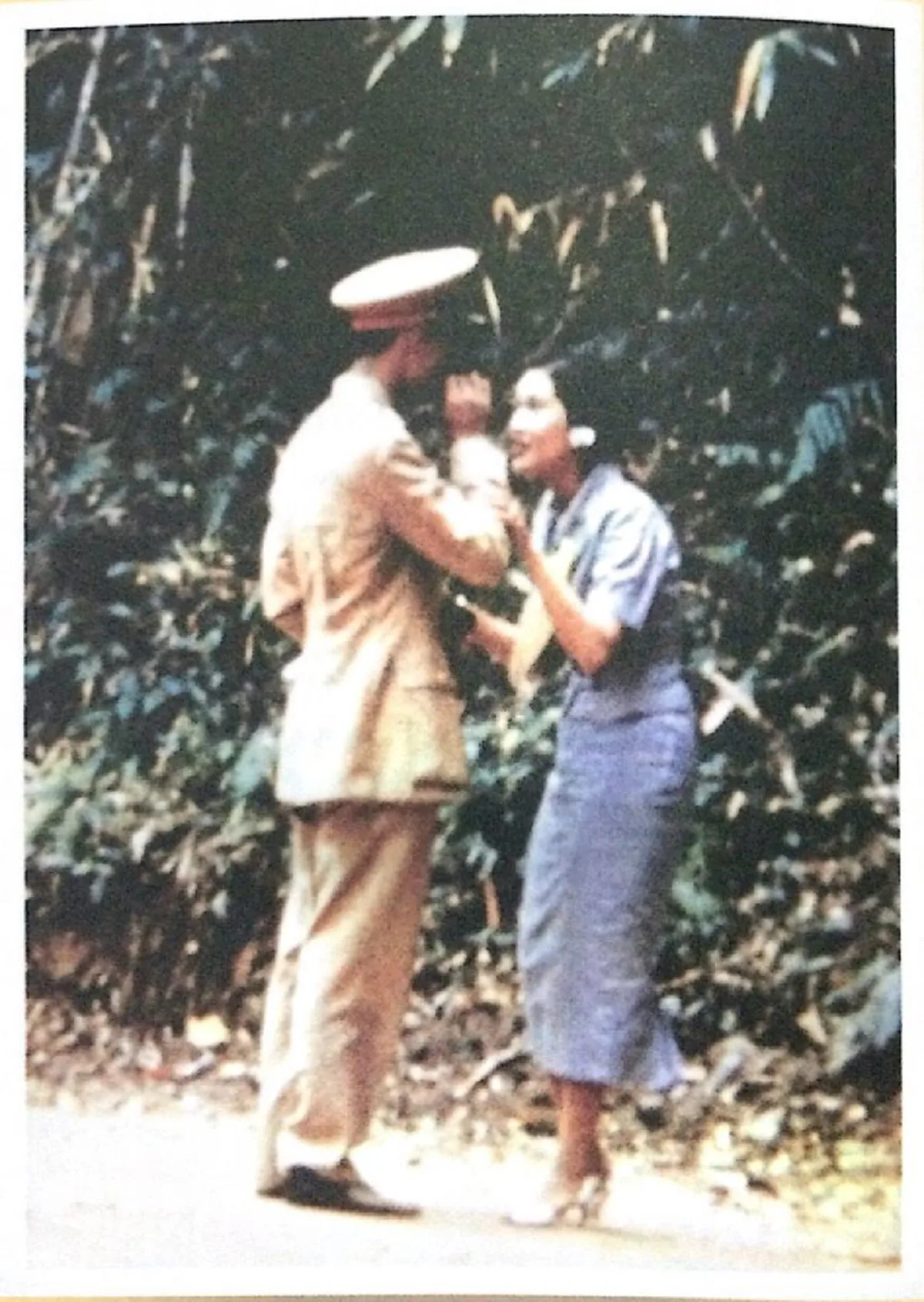 เผยเรื่องราวน่ารัก !! เมือสมเด็จพระนางเจ้าสิริกิติ์ฯโดนพระบาทสมเด็จพระเจ้าอยู่หัวในพระบรมโกศทรงกริ้ว ขณะเสด็จเยี่ยมราษฎร (รายละเอียด)