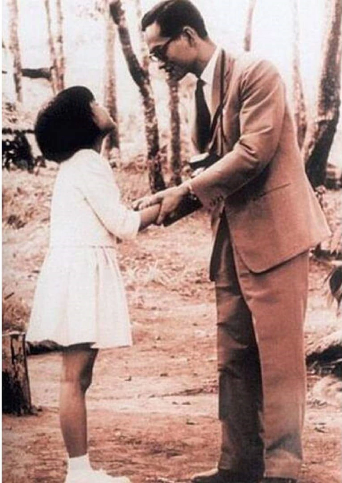 กตัญญุตาในสายพระโลหิต...เรื่องจริงสุดซาบซึ้ง ของ สมเด็จพระเทพฯ ทรงทำให้ ทูลกระหม่อมพ่อ ที่คนไทยต้องได้อ่าน!! 