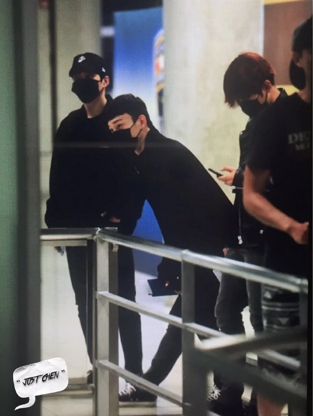 โซเชียลเดือด!! แฟนคลับแยกขั้วจวกกันเละ เหตุศิลปิน "EXO" โดนรุมทึ้งคาสนามบินสุวรรณภูมิ โวยหนักไร้มารยาทไทย!!