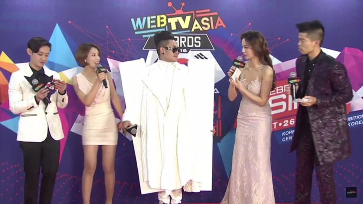 ขนลุกไปทั้งตัว !!! "เก่ง ธชย" ขับเสภา "ถวายอาลัย" สุดยิ่งใหญ่ในงาน #WebTVAsia 2016 Awards ผู้ร่วมงานน้ำตาซึมคิดถึง "พ่อหลวง" (คลิป)