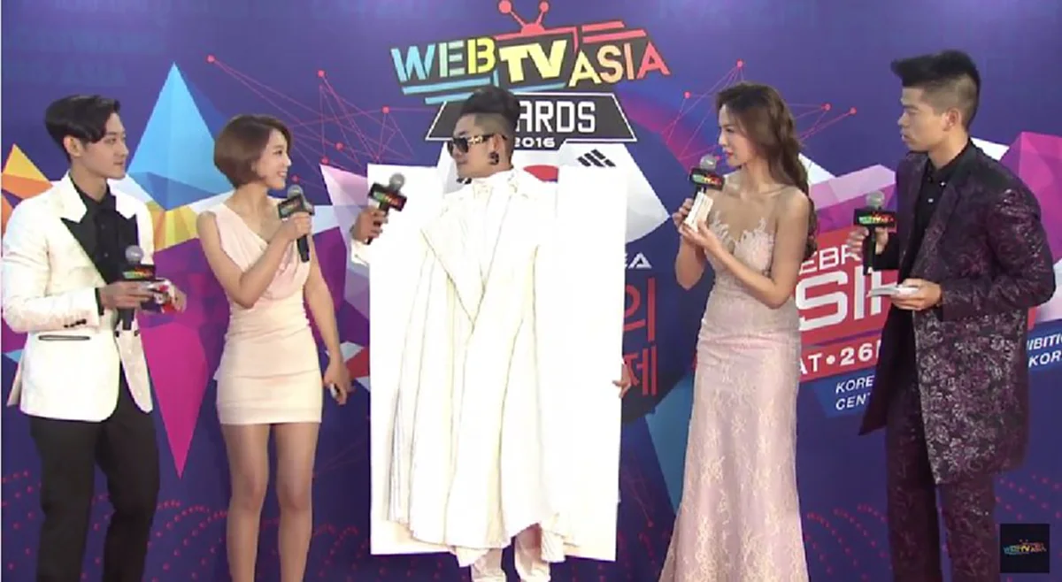 ขนลุกไปทั้งตัว !!! "เก่ง ธชย" ขับเสภา "ถวายอาลัย" สุดยิ่งใหญ่ในงาน #WebTVAsia 2016 Awards ผู้ร่วมงานน้ำตาซึมคิดถึง "พ่อหลวง" (คลิป)