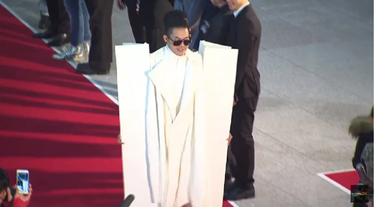 ขนลุกไปทั้งตัว !!! "เก่ง ธชย" ขับเสภา "ถวายอาลัย" สุดยิ่งใหญ่ในงาน #WebTVAsia 2016 Awards ผู้ร่วมงานน้ำตาซึมคิดถึง "พ่อหลวง" (คลิป)