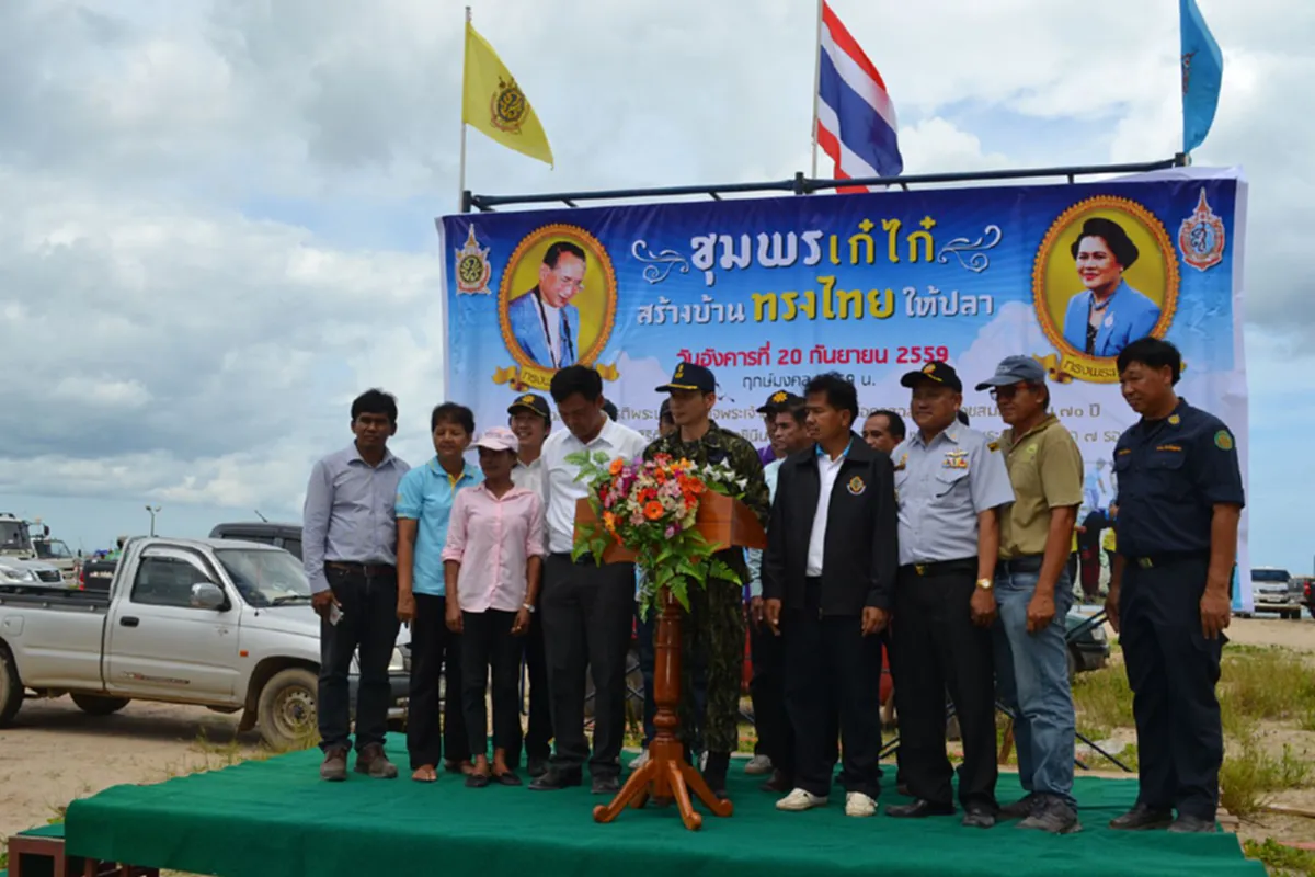 สุดยอดไอเดีย!! ชุมพรเก็บศาลพระภูมิเก่าริมถนน ทิ้งทะเลทำปะการังเทียมให้สัตว์น้ำ ททท.หนุนท่องเที่ยว ชุมพรเก๋ไก๋ สร้างบ้านทรงไทยให้ปลา สร้างร