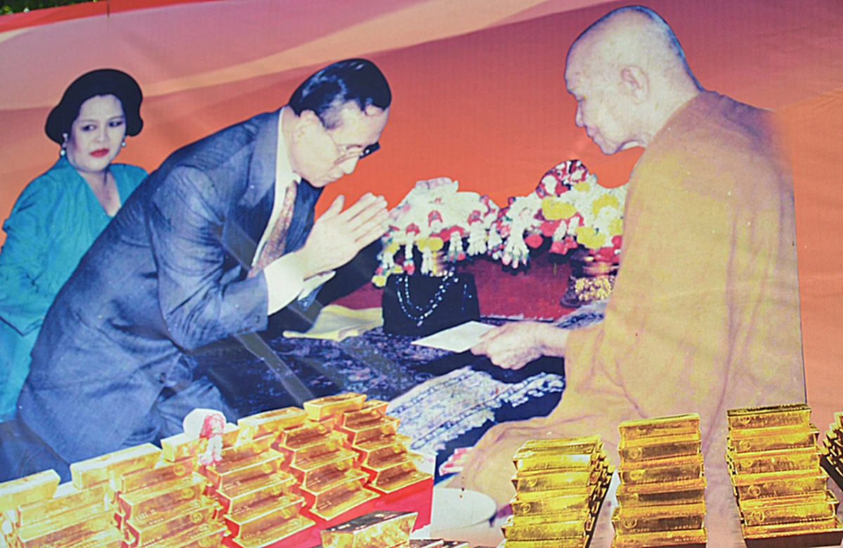 อดีตเด็กวัด เผยเรื่องราวสุดประทับใจ "ในหลวง-ราชินี" เสด็จสนทนาธรรมกับ "หลวงตามหาบัว ญาณสัมปันโน" เป็นการส่วนพระองค์!!