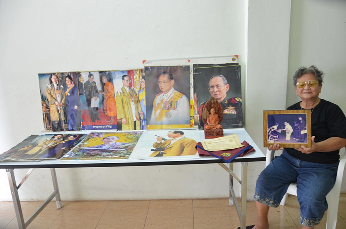 ขนลุกทุกครั้ง ที่นึกถึง!! "แม่เฒ่าอุดรฯ" เล่าเรื่องสุดอัศจรรย์ พระบารมี "ในหลวง ร.9" ที่ยังจำฝังใจ ไม่ลืมเลือน!!