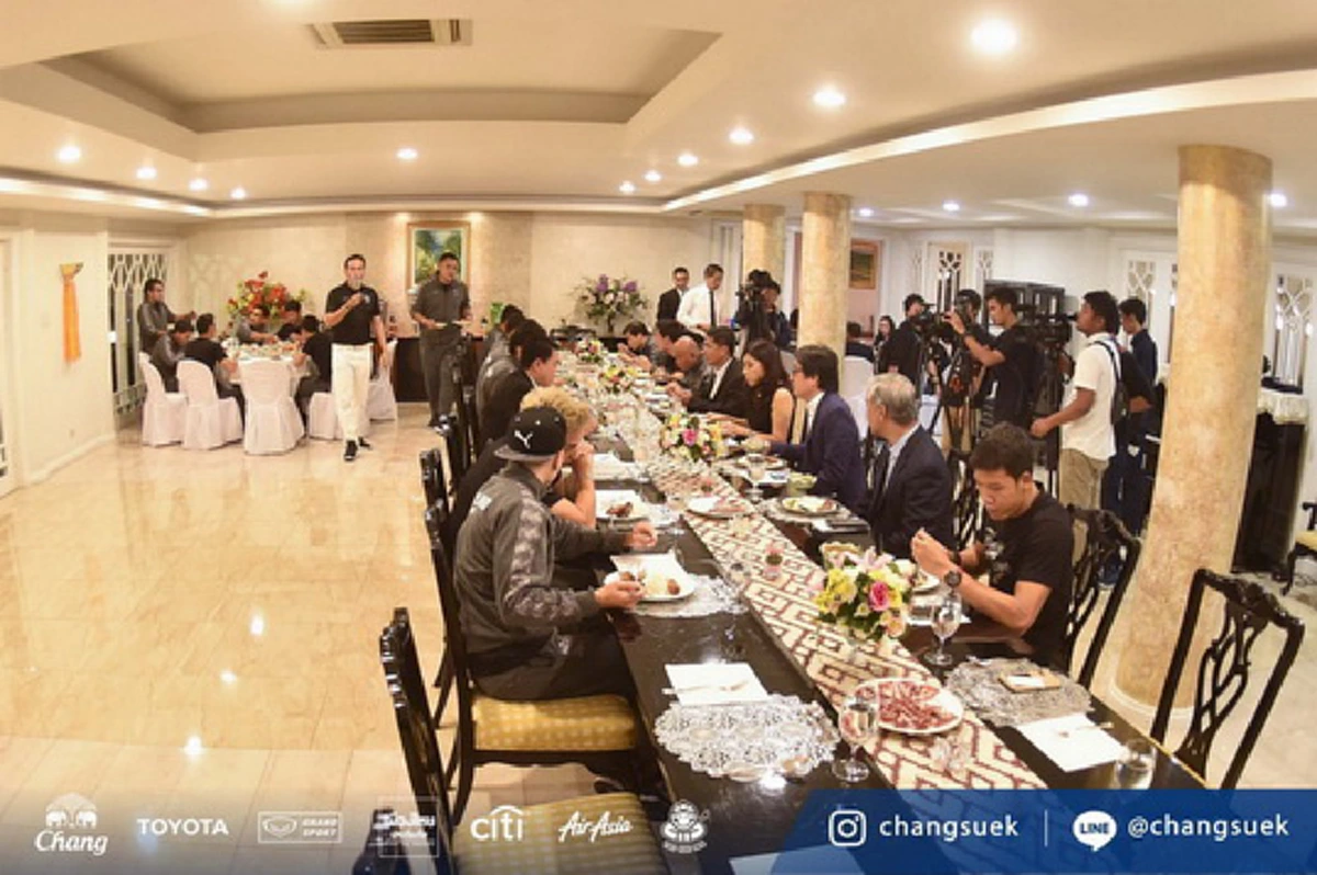 แบบนี้ต้องฉลอง!! สถานทูตไทย ณ กรุงมะนิลา เลี้ยงรับรองอาหารค่ำทีมชาติไทย