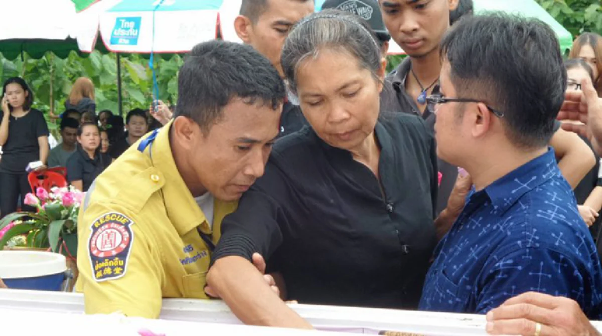 "แววตาของแม่"...เมื่อต้องฝืนมองใบหน้าลูกสาวครั้งสุดท้าย (ดูรายละเอียด)