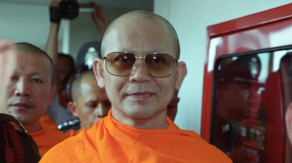 ไม่ธรรมดา..กุญแจชี้สถานการณ์ !!!  ใครคือ "น้อย มิราเคิล" ผู้กุมความลับพระธัมมชโย ถึงขั้นลั่นคำว่า "หลวงพ่อสู้เต็มที่" ???