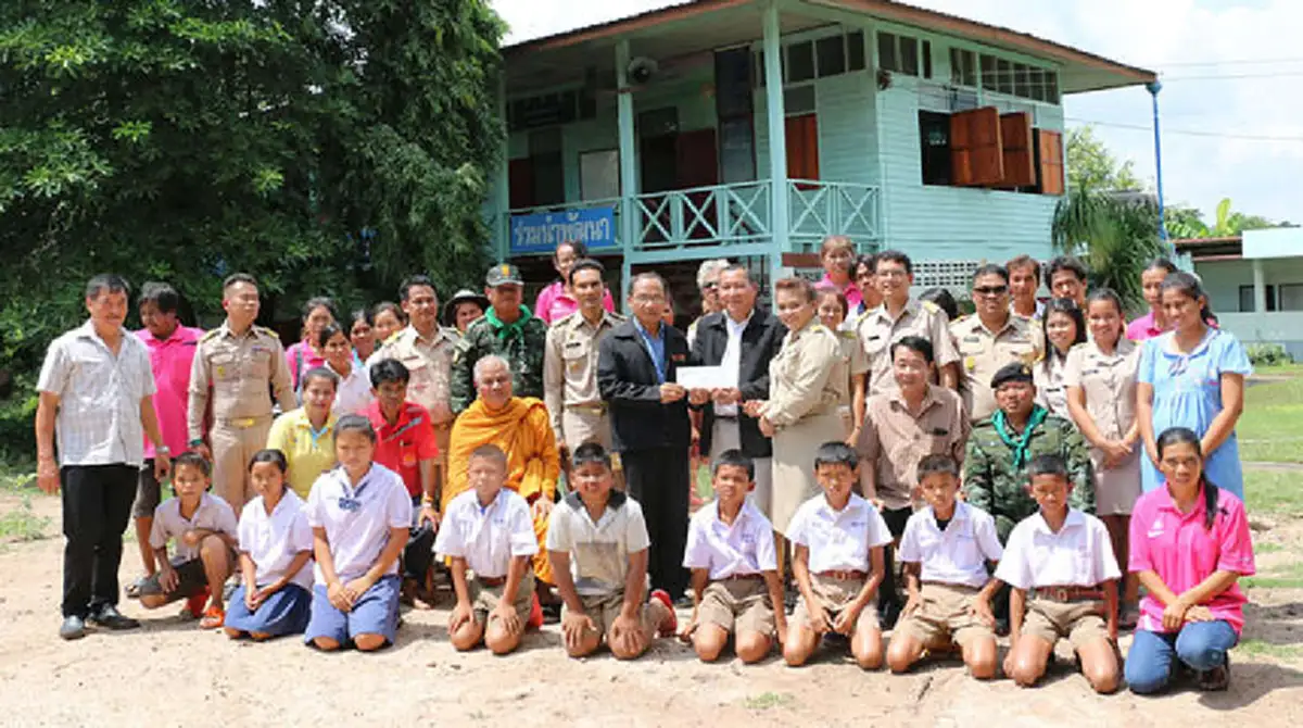 แบบนี้ก็มีด้วย?? โรงเรียนใน อ.ด่านขุดทด โคราช มีครูแค่ 2 คน-ไม่มีผอ.มา 3 ปี แต่มีภารโรงมาช่วยสอน???